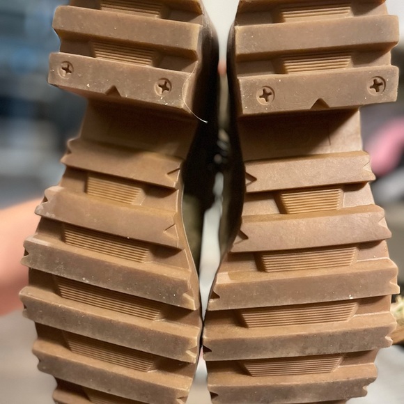 Olive green heeled combat boots 7.5 worn once - Picture 4 of 5